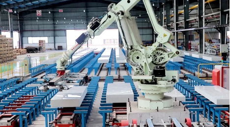 东鹏超级工厂特辑 双碳政策下，以智能化设备构建绿色发展新格局